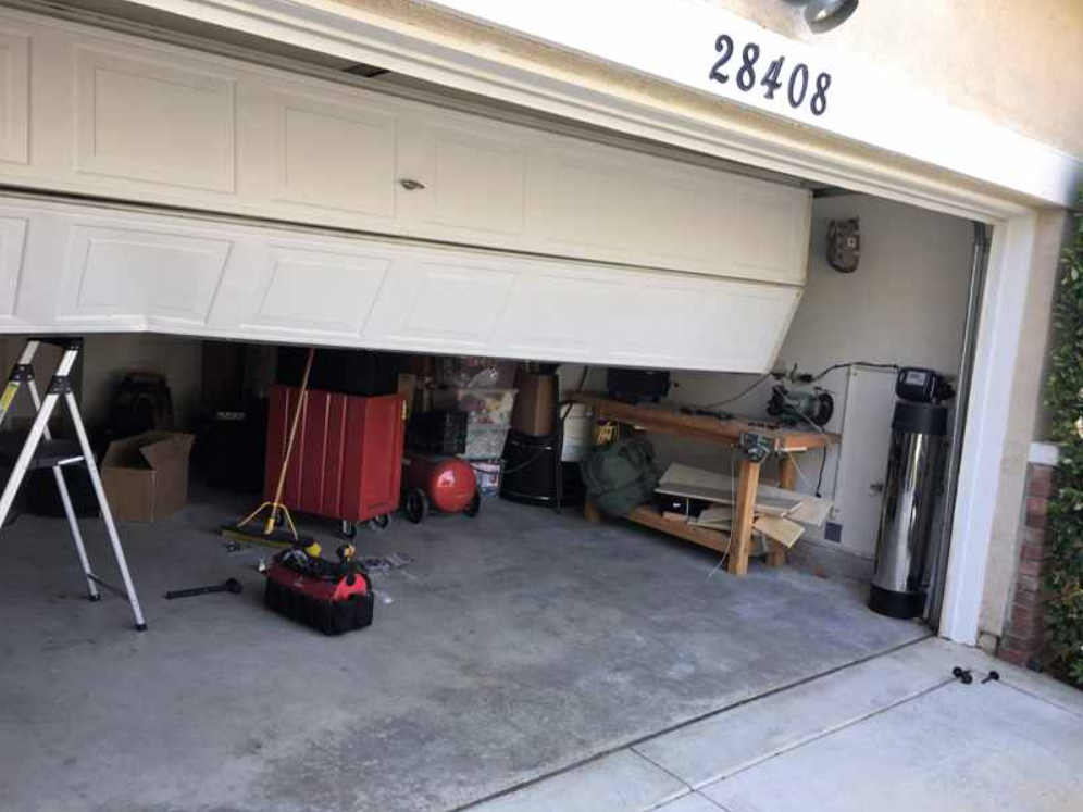 5 Situations That Require Immediate Emergency Garage Door Repair